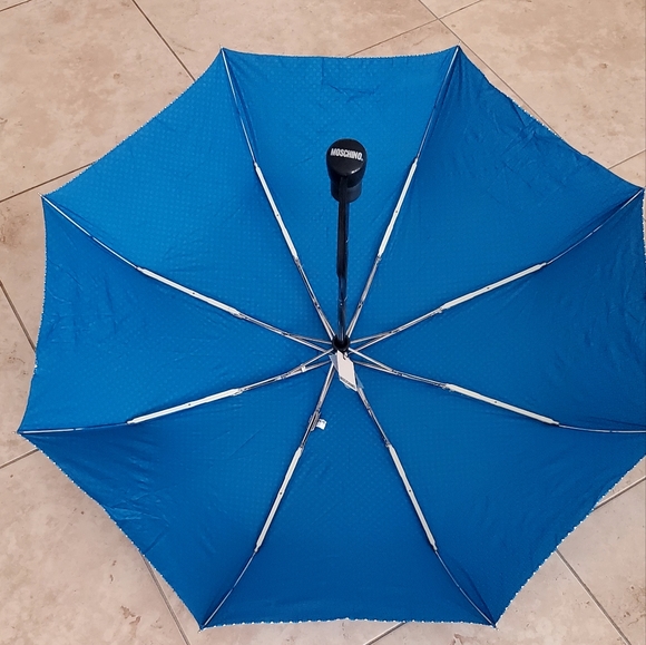 NWT Moschino umbrella, open/close automatically, teal with white hearts - Picture 6 of 8